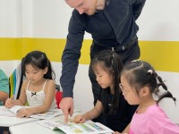 Giáo Viên Nước Ngoài Có Thật Sự Giúp Trẻ Giỏi Tiếng Anh Hơn?
